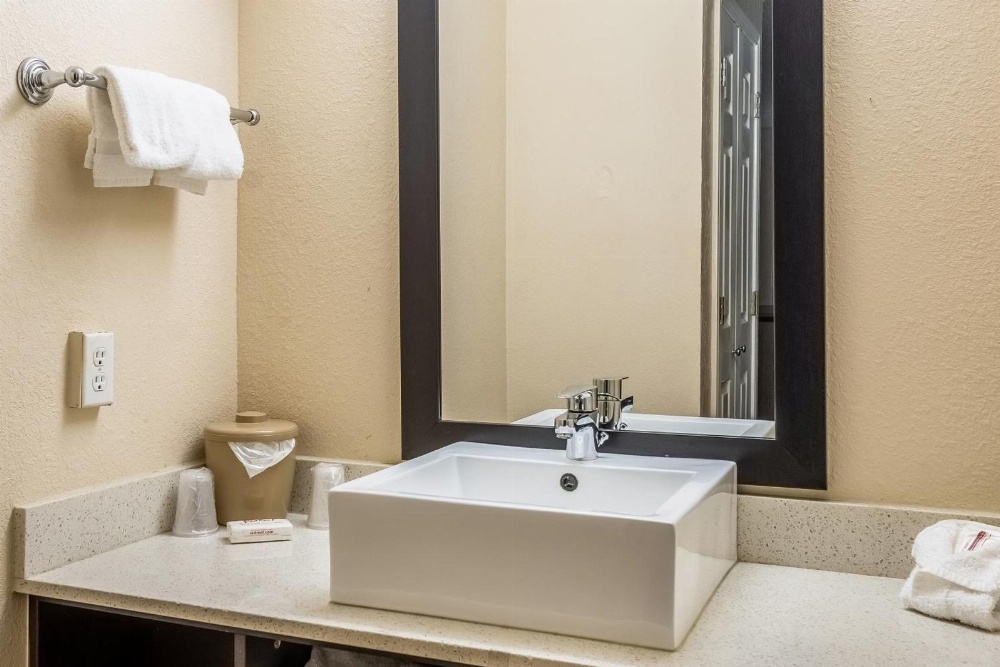 Red Roof Inn Tampa Bay - St. Petersburg